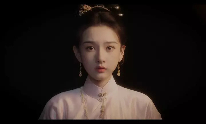 电视剧《表妹万福》的选角不太搭，男主看起来也太小了像弟弟。现在的新人尤其是男生，