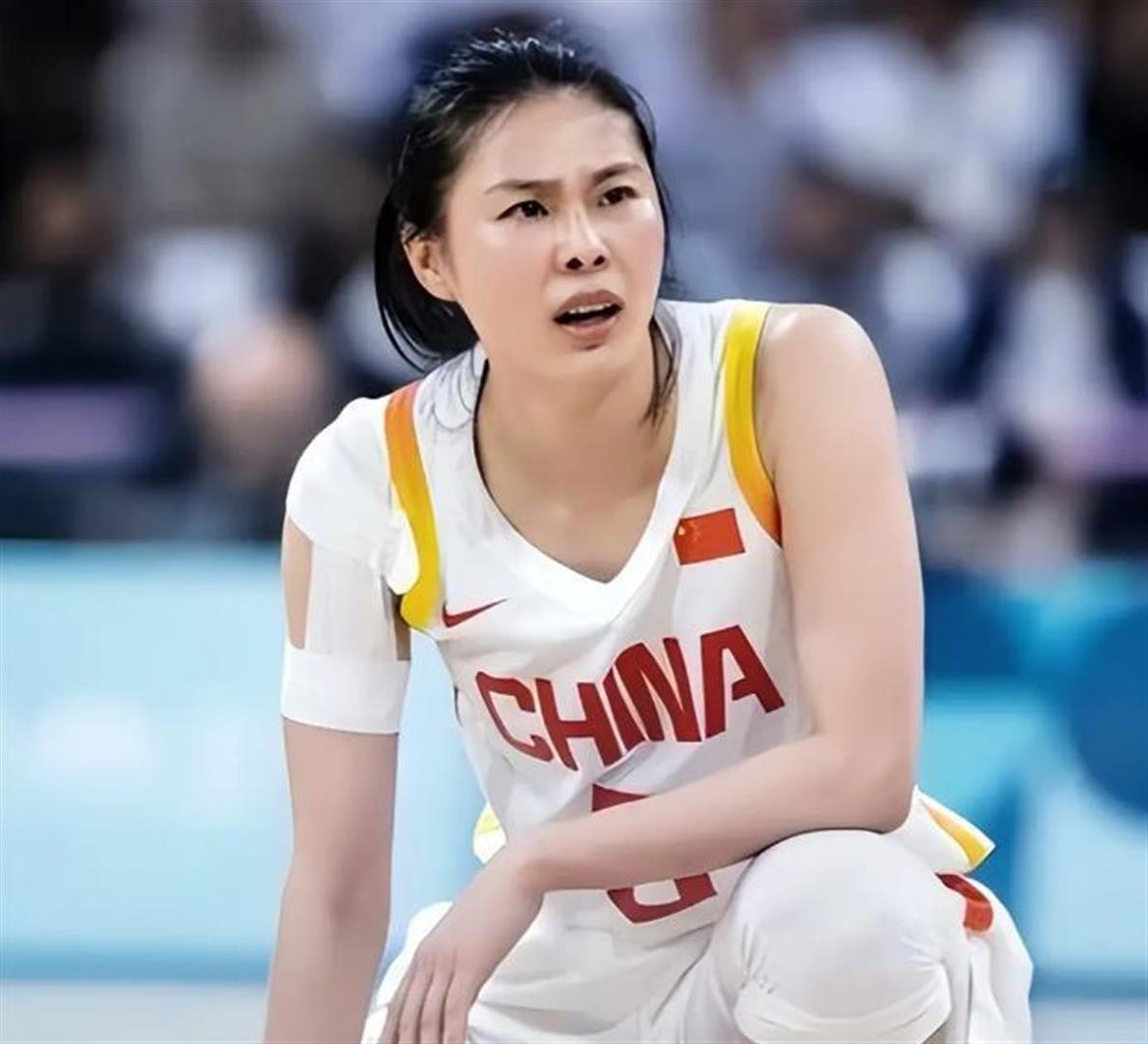 宫鲁鸣左右为难！中国女篮大胜意大利女篮后，球队未来的前景看上去非常乐观！不过宫