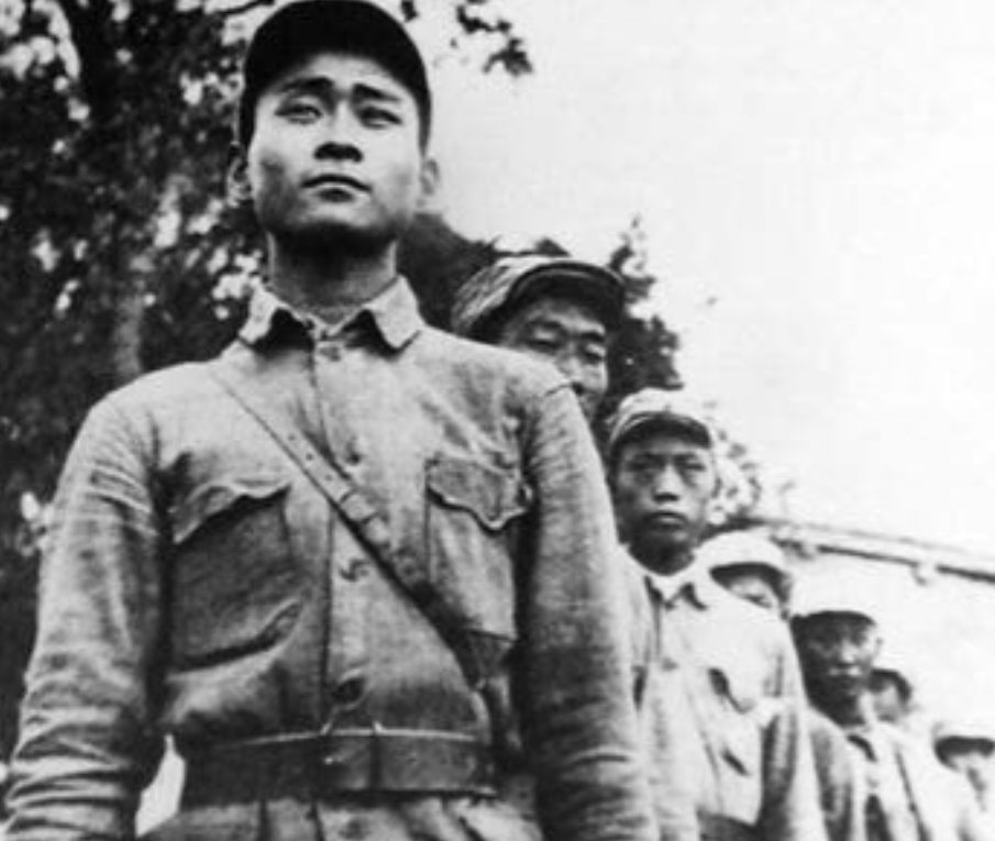 1942年，16岁的八路军小战士宋双来，在送信回去途中，遭遇了日伪军的骑兵。情急
