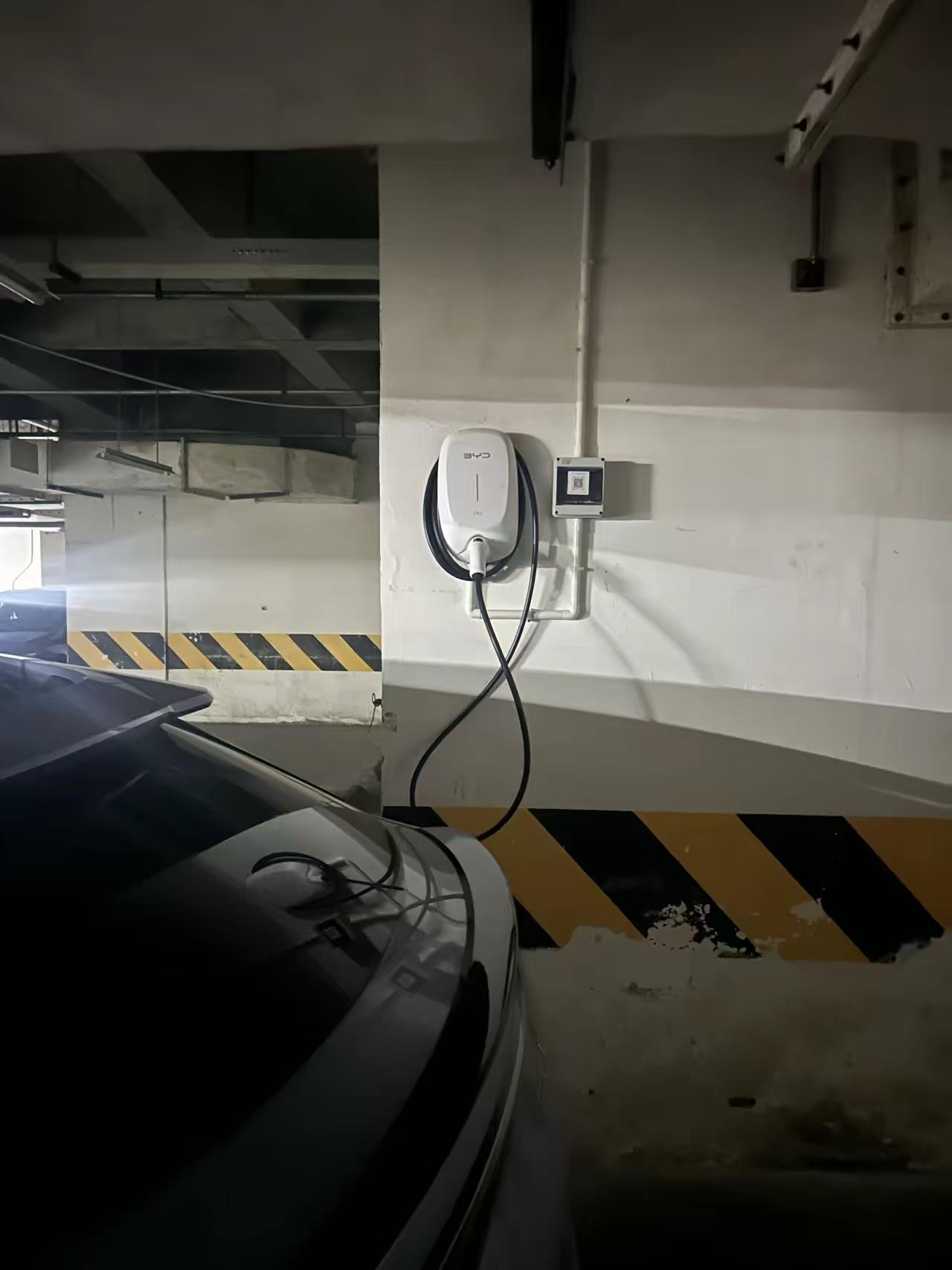 听我一句劝，买了新能源车后，第一件事情就是别管多贵，先要把家用充电桩给装上。我