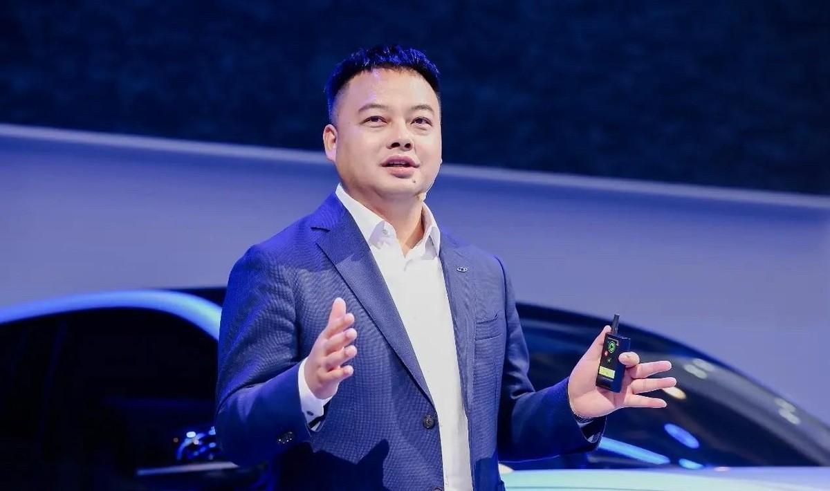 奇瑞副总李学用一句话把电视剧滤镜打碎了。他说车不是神仙，一脚踩死也做不到瞬间钉