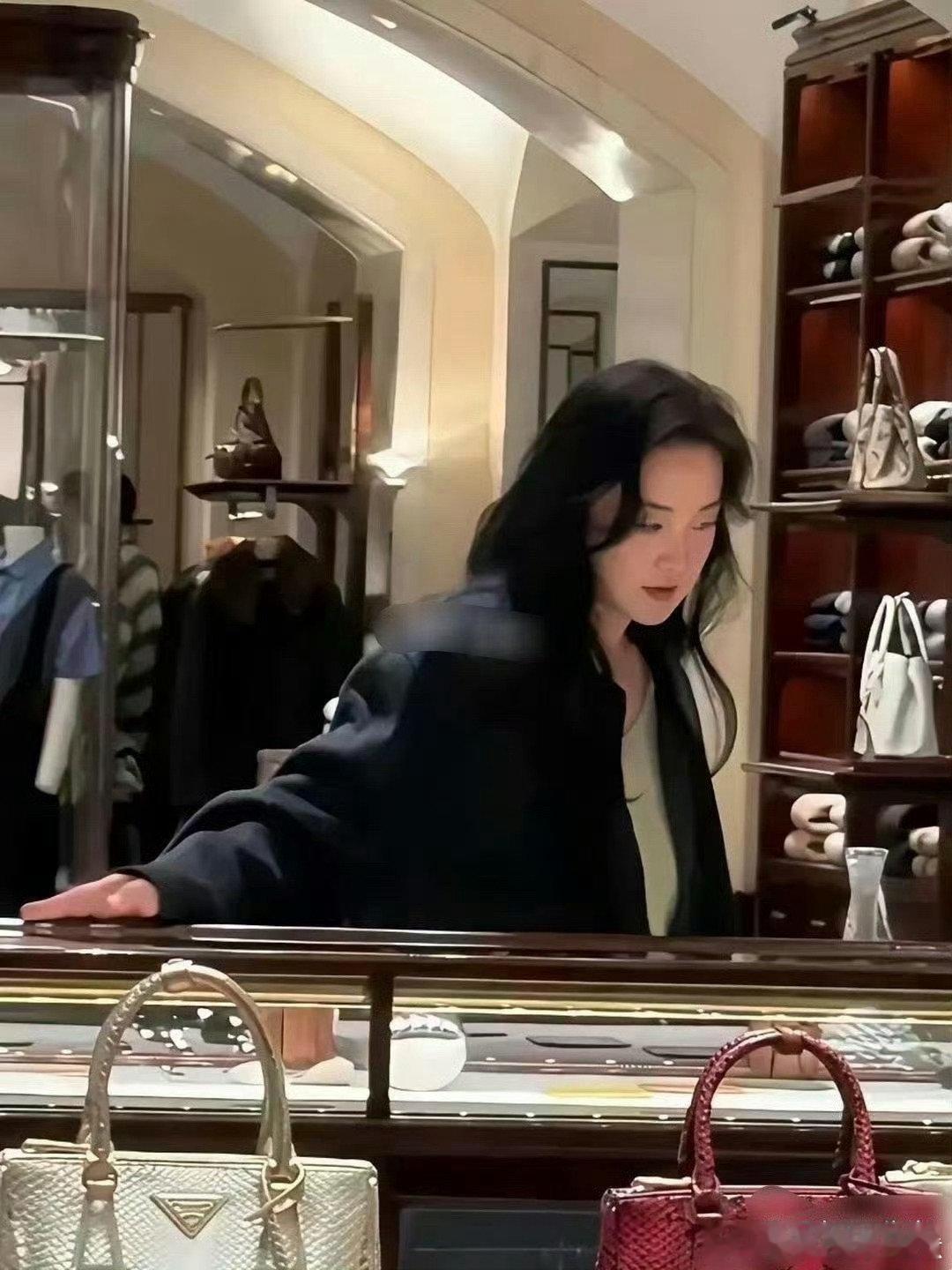 贾玲减肥成功后，已经完全是另外的人了，看着好高冷好有气质​​​