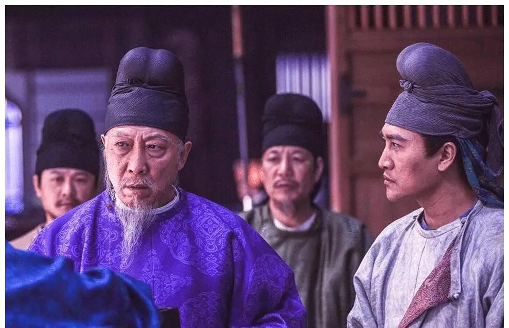 公元887年，唐朝老宰相王铎带着三百多口人和几十年积累的金银细软，浩浩荡荡回河北