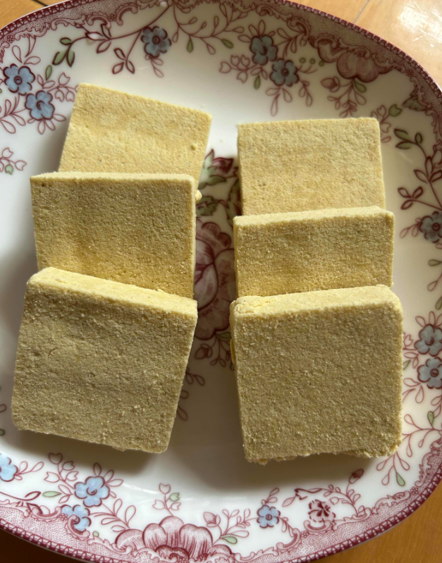 你见过吗？朋友送的美食。谁吃过？甜的咸的？它叫什么名字呀？好吃吗？
