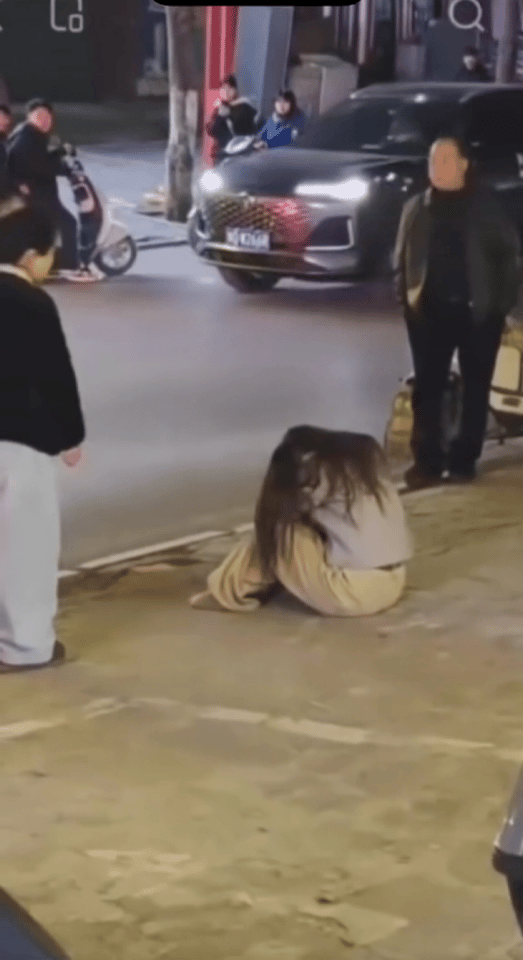 平顶山夫妻暴打15岁女孩涉寻衅滋事这个目前来看，暴打夫妇涉嫌寻衅滋事罪、故意伤害