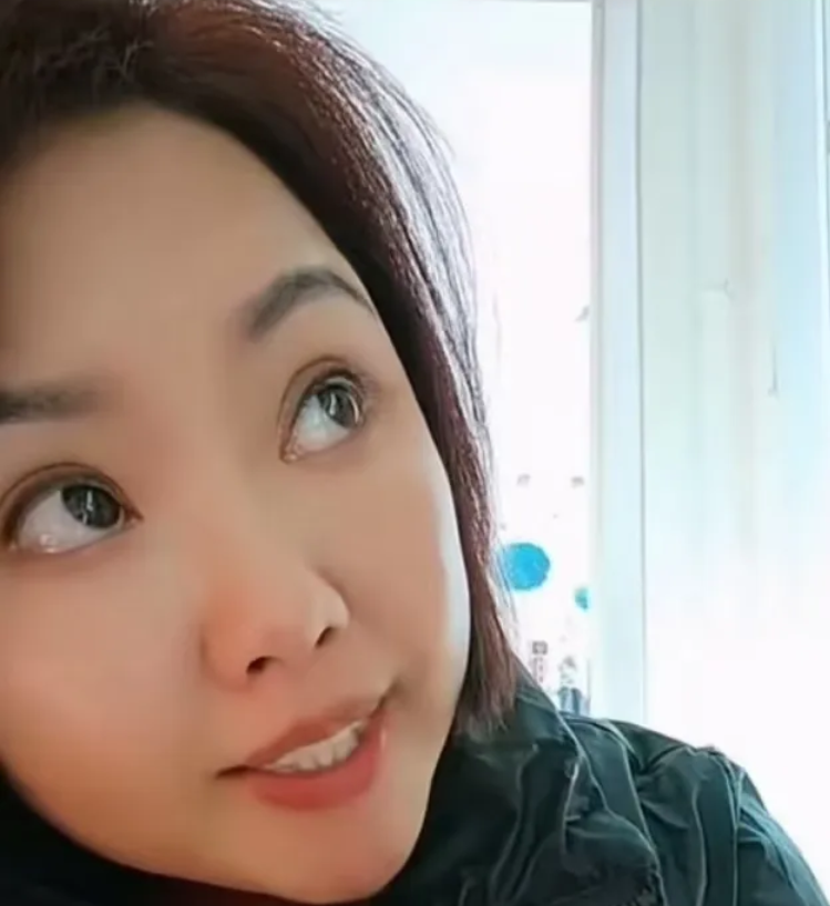 这哥们儿偷偷给父母钱，被媳妇发现了。他的反应？我挣的钱，凭啥跟你商量？