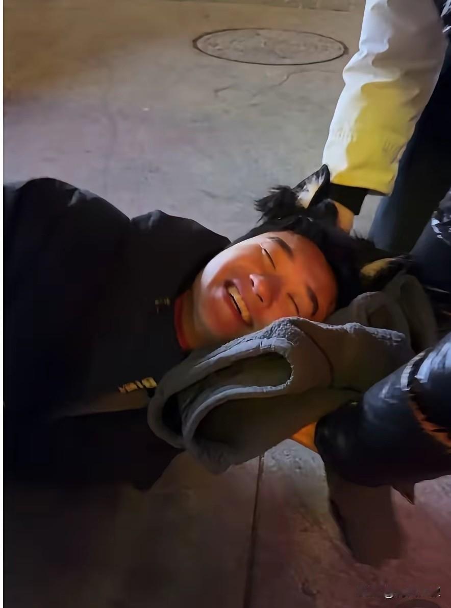 赵子豪这是喝了多少？不过酒逢知己千杯少，喝醉也正常！以前听程靖淇说，