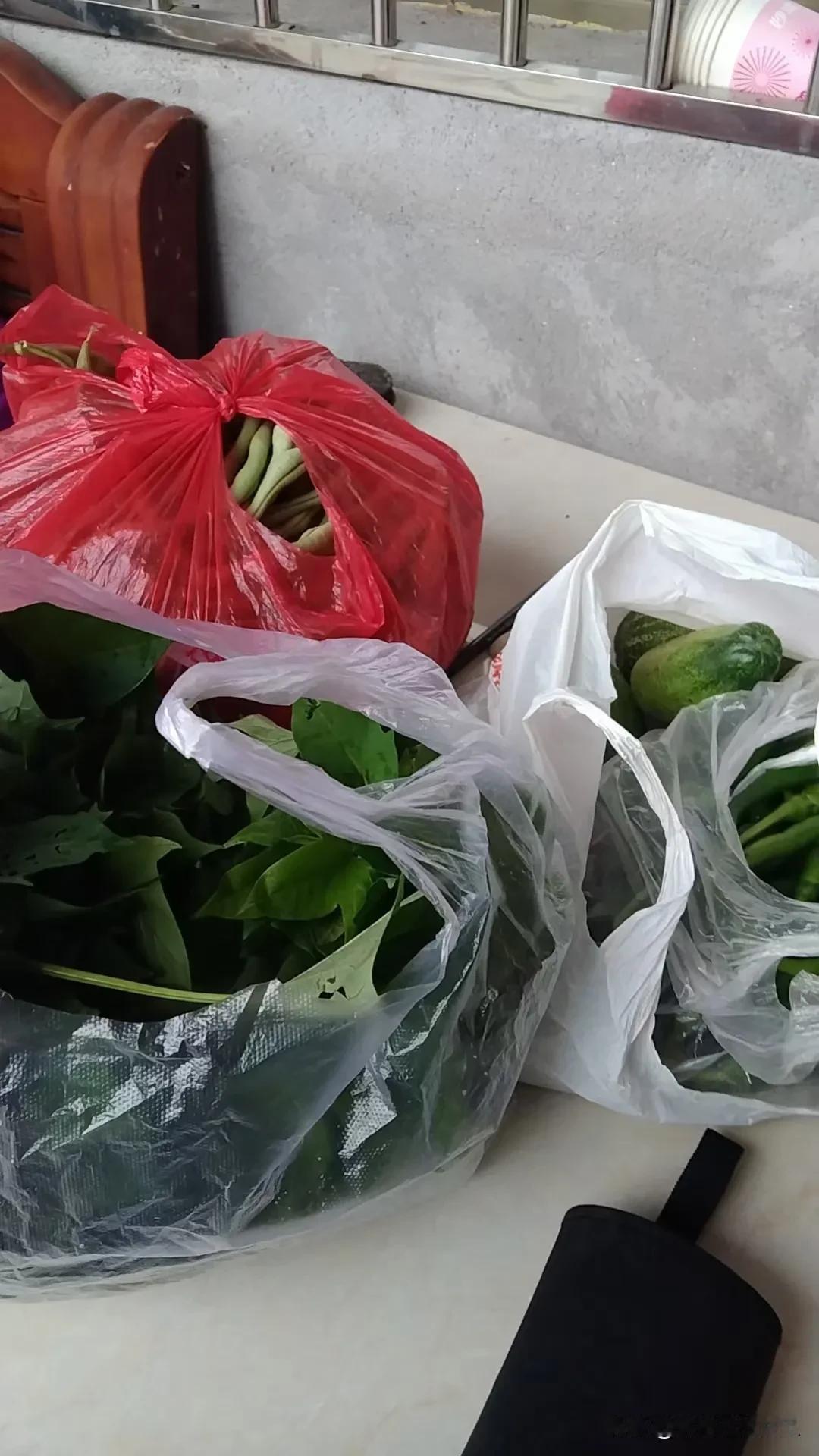 离婚了，你们还会和以前的婆家来往吗？我曾经的婆婆妈，今年75岁了？她是一位特别