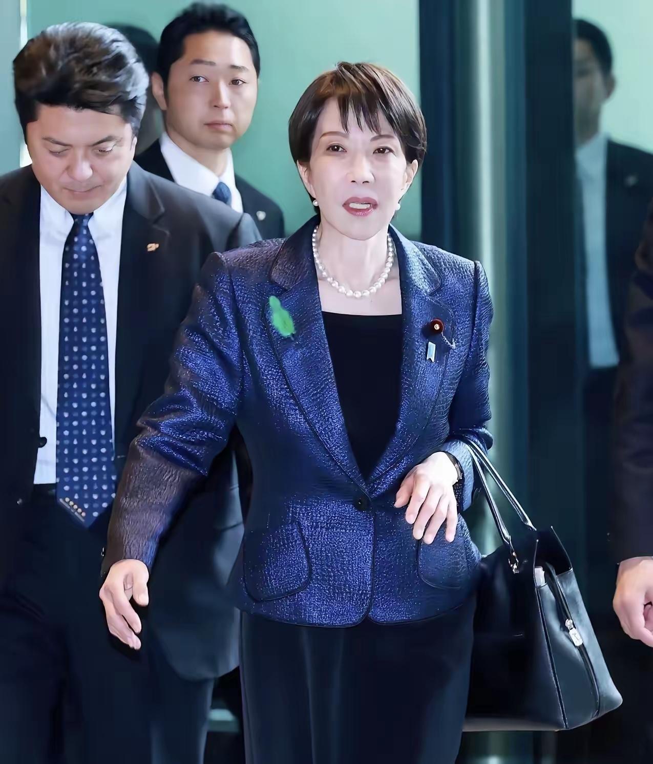 高市早苗低调返日：澳洲冷遇戳破日本“核心”幻觉，历史欠账岂能一跪了之高市早