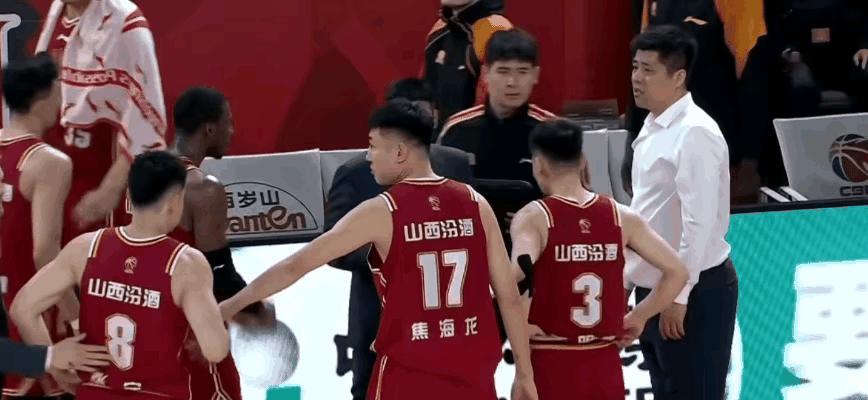 山西男篮或请回李春江！对阵新疆男篮时，山西男篮本来胜券在握，没有想到张宁对曲笑