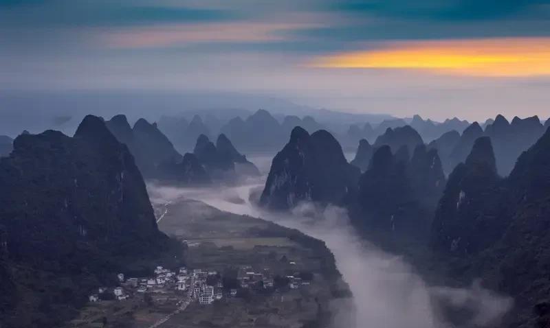 你太累了，也该歇歇了！如果你每月工资5000——10000，双休日，早八晚