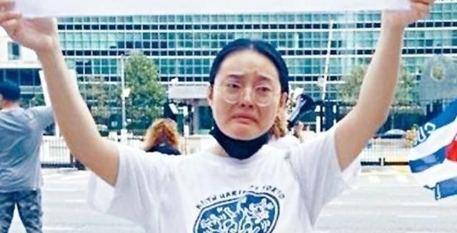 纽约皇后区高等法院的法庭上，张晓宁六项罪名全部成立，主审法官宣判她终身监禁，至少