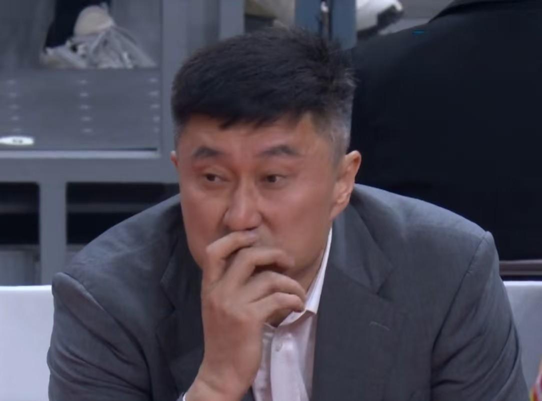 卢伟与杜峰这仇肯定是结下了，上赛季两队季后赛相遇，打的那叫一个惨烈，最后上海被无