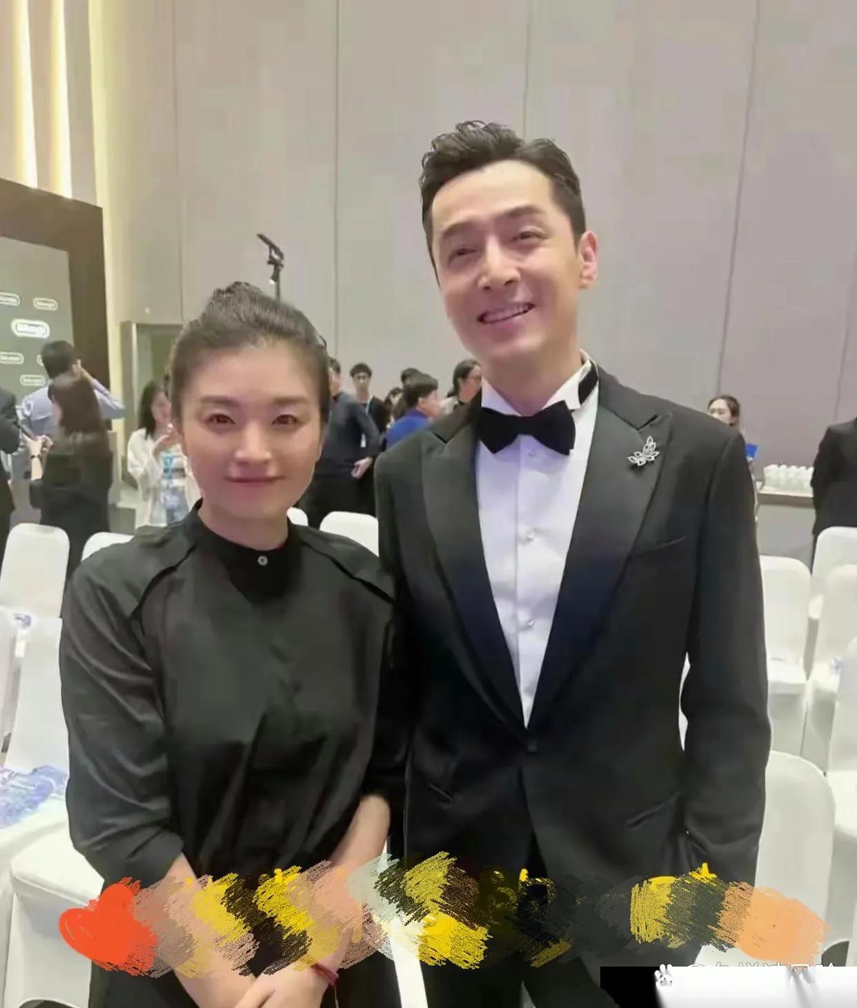 2023年胡歌突然官宣和经纪人黄曦宁结婚生女的消息，惊掉了半个娱乐圈的下巴。两人