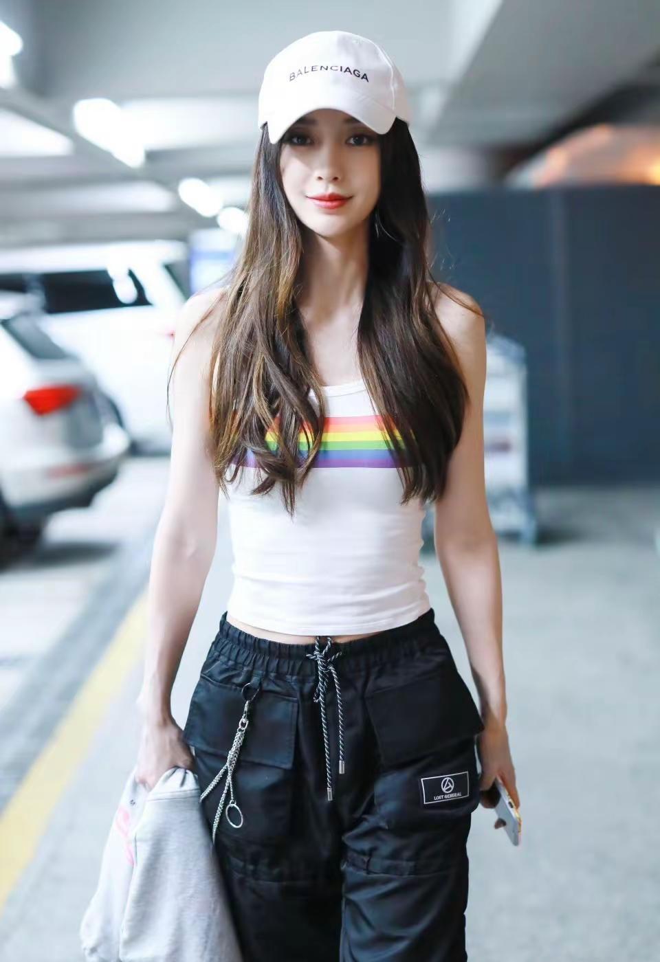 辣不辣！！！angelababy辣妹造型机场穿搭大赏美爆了辣妹穿搭