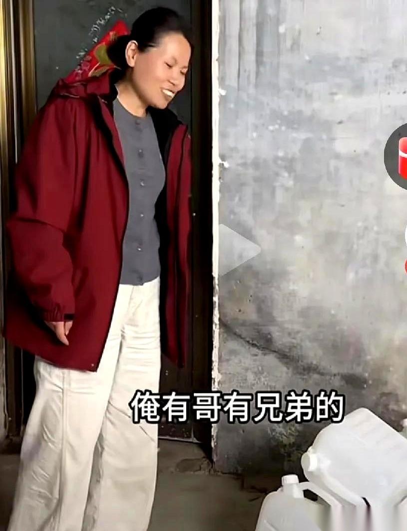 真不是我瞎说,同一件衣服,在北京穿就是“都市精英”,一回老家,立马就“村头显眼包