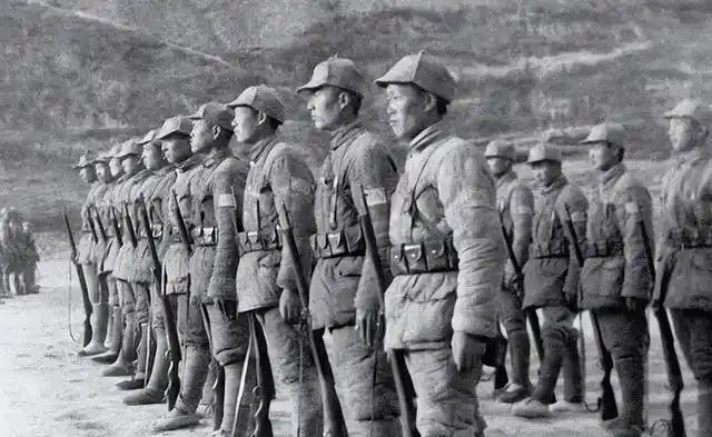 快走，走得越远越好！”1945年，八路军独七旅旅长上官子平，突然下令枪决政委，警