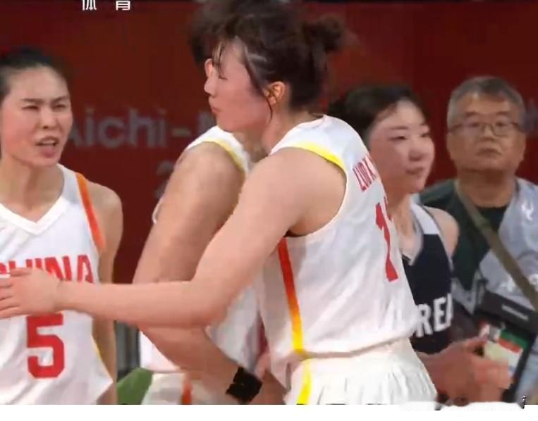 完全与现代篮球脱轨，三分13中0，中国女篮遗憾输韩国，中国女篮仅有一点优势。