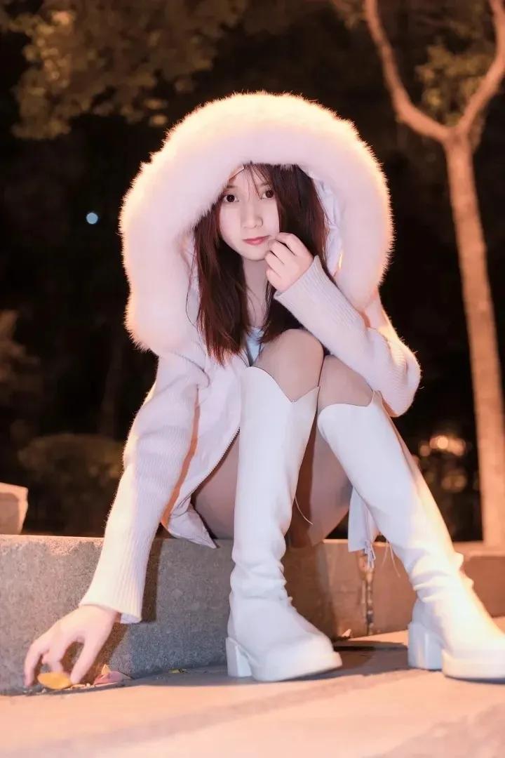 分享甜美小姐姐随手拍夜拍毛绒外套不踩雷生活随拍记录美好瞬间随手拍