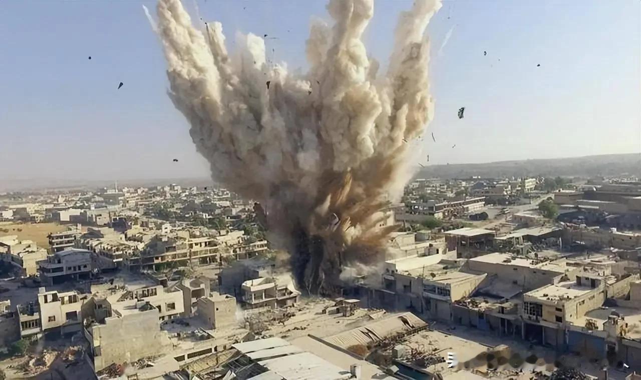 俄军的导弹这次是“哑弹”？很多人看到利沃夫的废墟里没有硝烟味，以为是俄罗斯的导弹