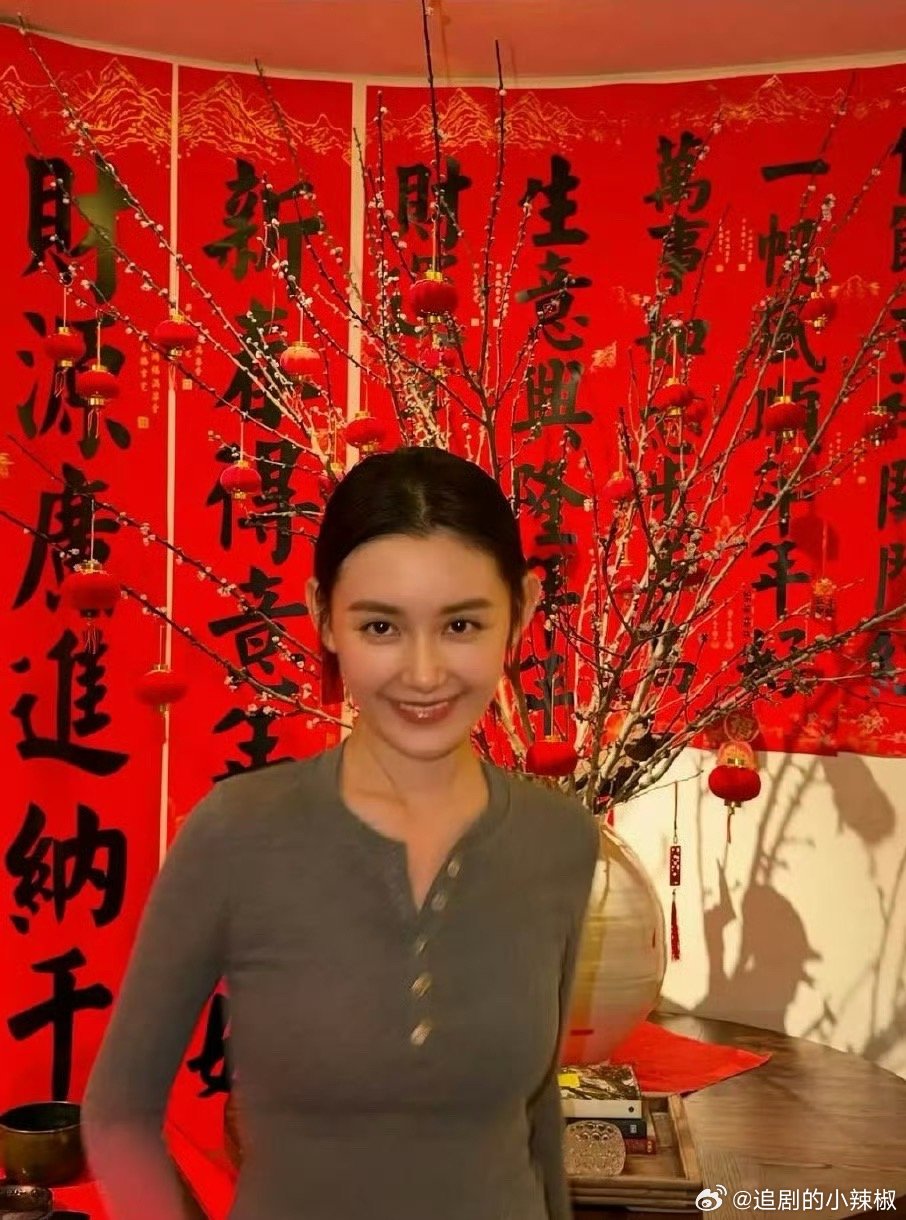 不是，她面相怎么变了