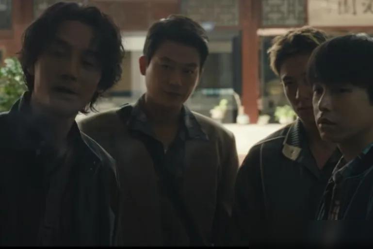 内鬼终于被发现了…他不是春晓，也不是华东，华东为了抓他而受伤，眼睛很严重。说