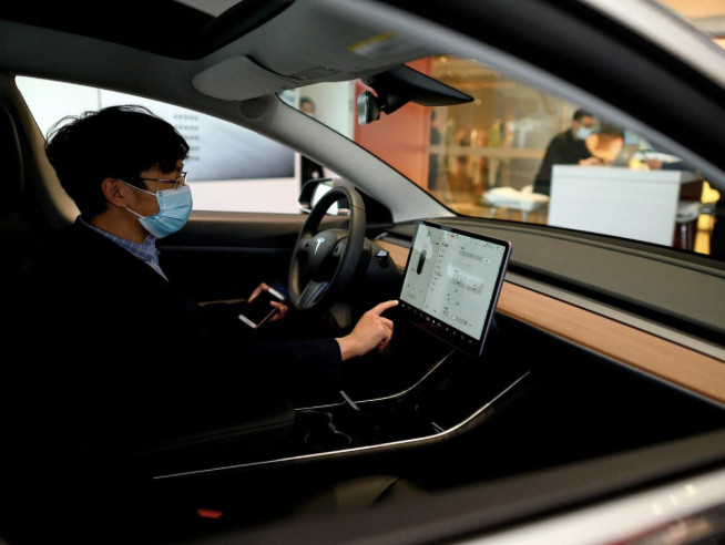 特斯拉人工智能语音助手已在上海完成备案特斯拉已向相关机构申请注册了生成式AI模型