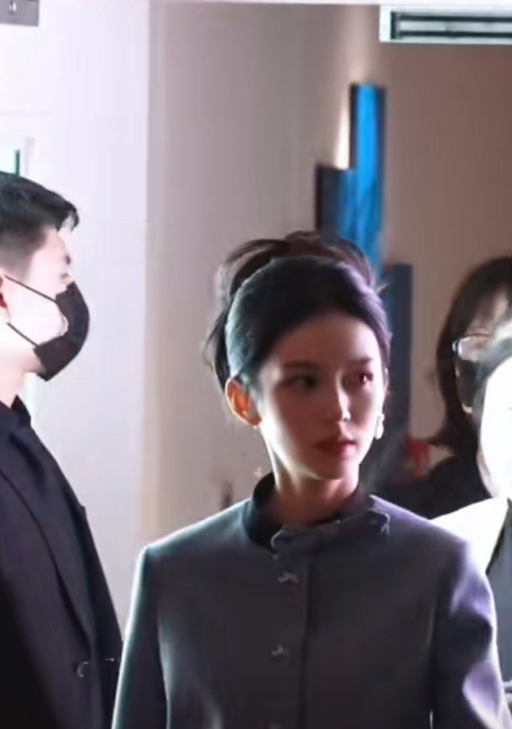 周也迪奥品牌活动上班路透，豪门大小姐！太美了！