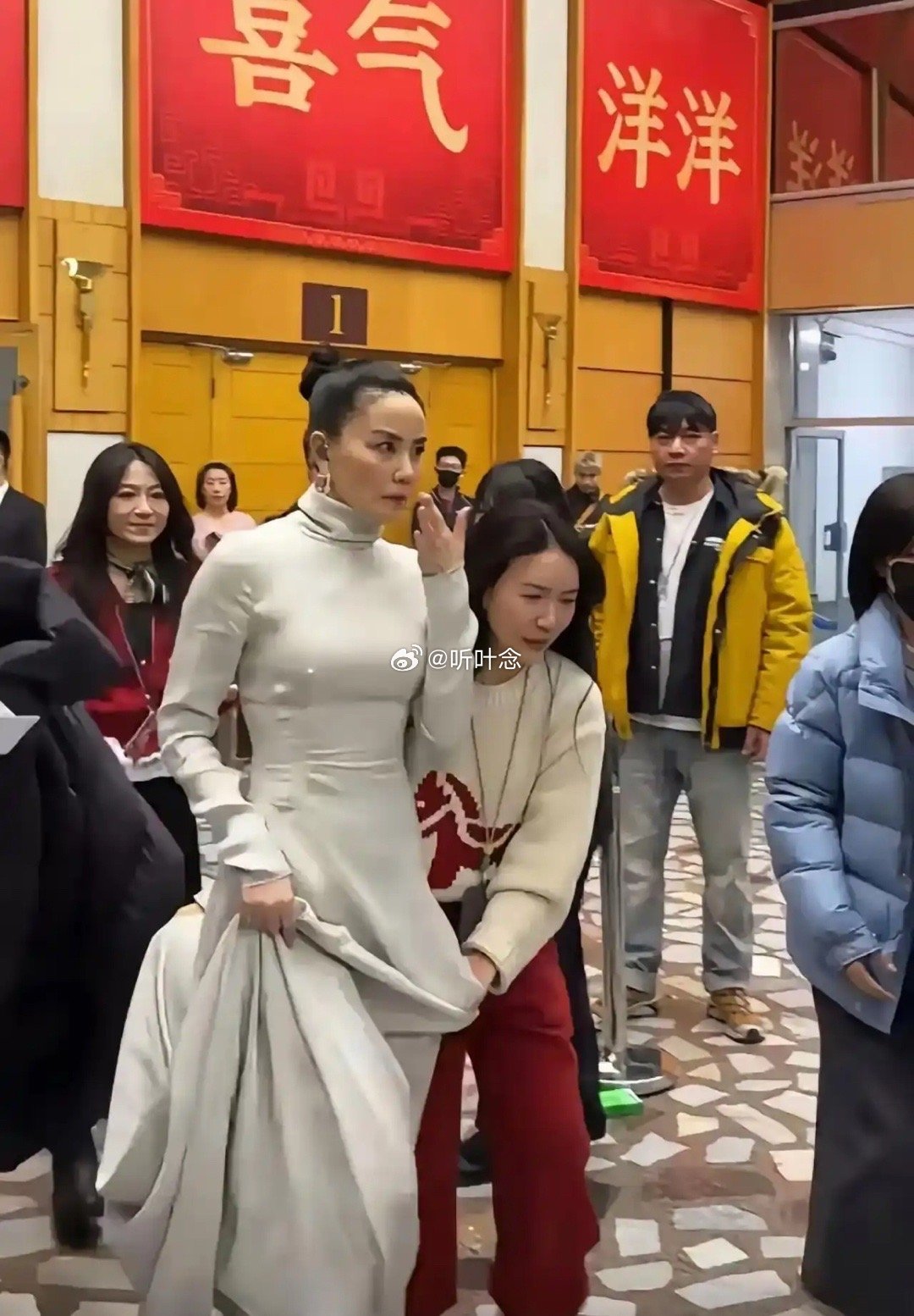 女神老了，身材不如从前了，不过还是好漂亮啊！