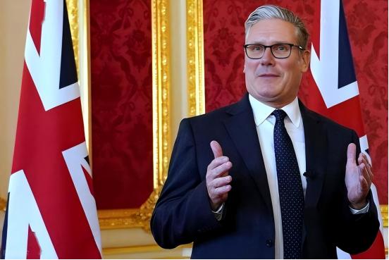 中国要当心了！那个宣布将中国收购的英国钢铁厂收回“国有”的英国首相斯塔默宣布辞职