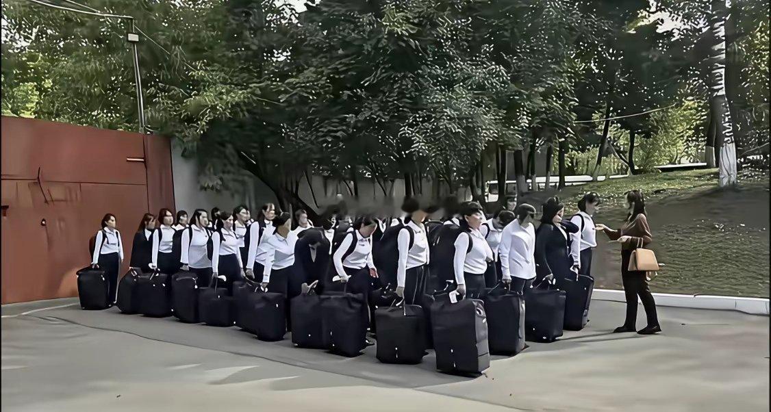8月9日，朝鲜女工有组织通过俄罗斯外包公司乘机抵达俄罗斯将从事服装厂、餐饮，农场