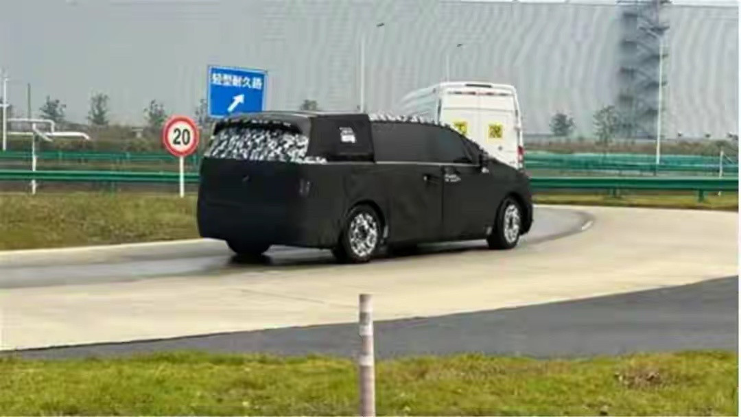 尊界这款MPV一曝光，我就知道高端MPV市场要变天了。它直接瞄准40-80万价位