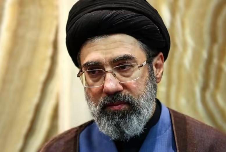 特朗普最害怕的一幕发生了：伊朗军方称，要教中俄怎么打美国。伊朗这次是真硬气，