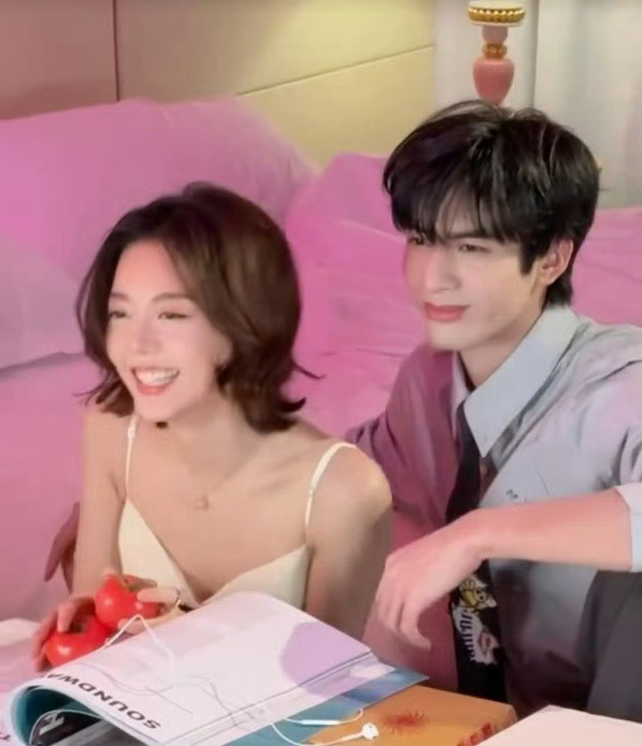 赵今麦宋威龙情人节物料花絮好甜谢谢龙麦合体，龙麦丝吃的很好