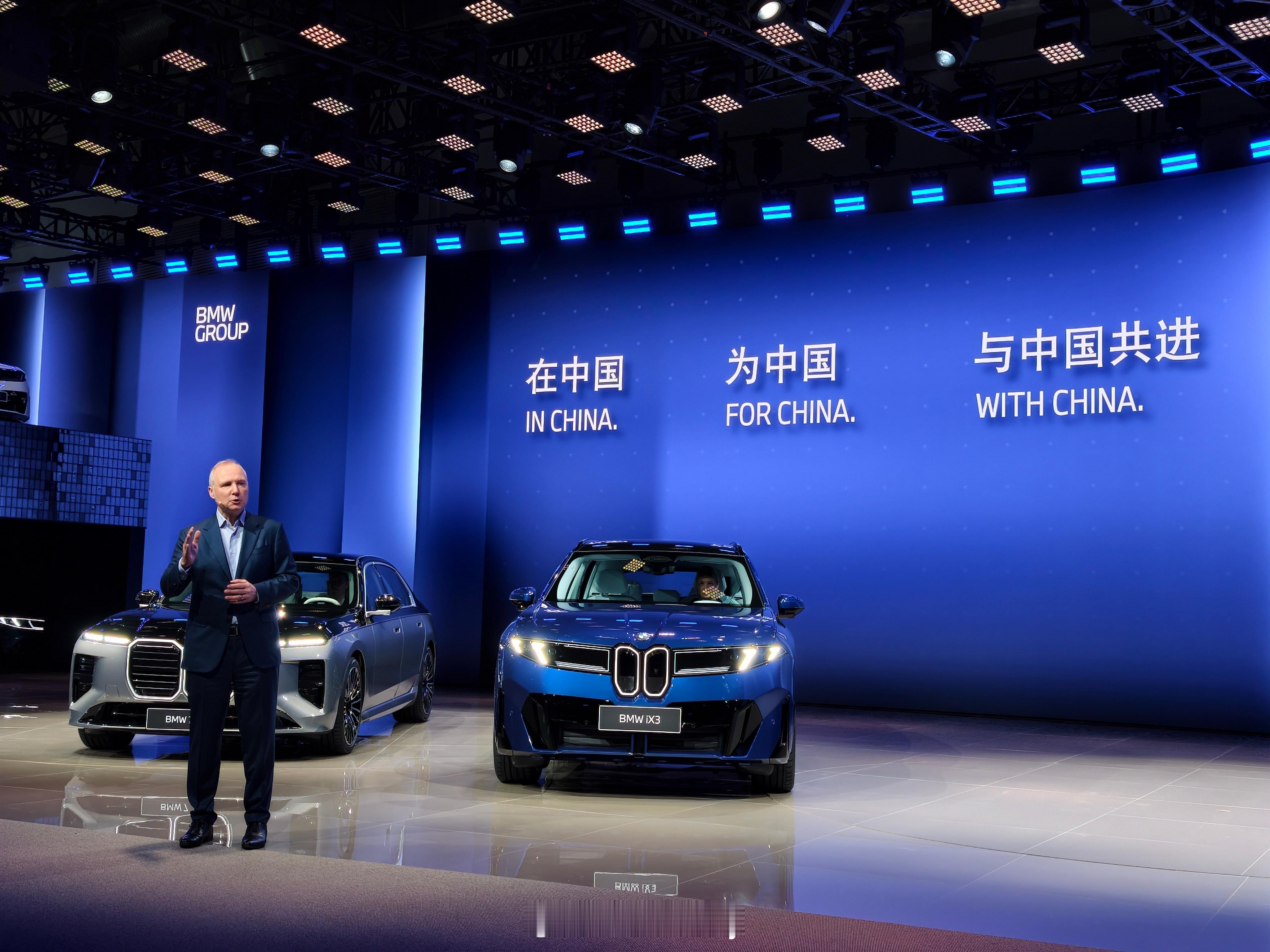 沉稳从容，好看大气，豪华引领还得是宝马。全新BMW7系，气势拉满，这次副驾