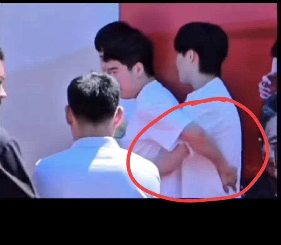 网友调侃:魏桥就是靖王带着三个妃子，可根据实际看到的，最受宠的应该还是王大