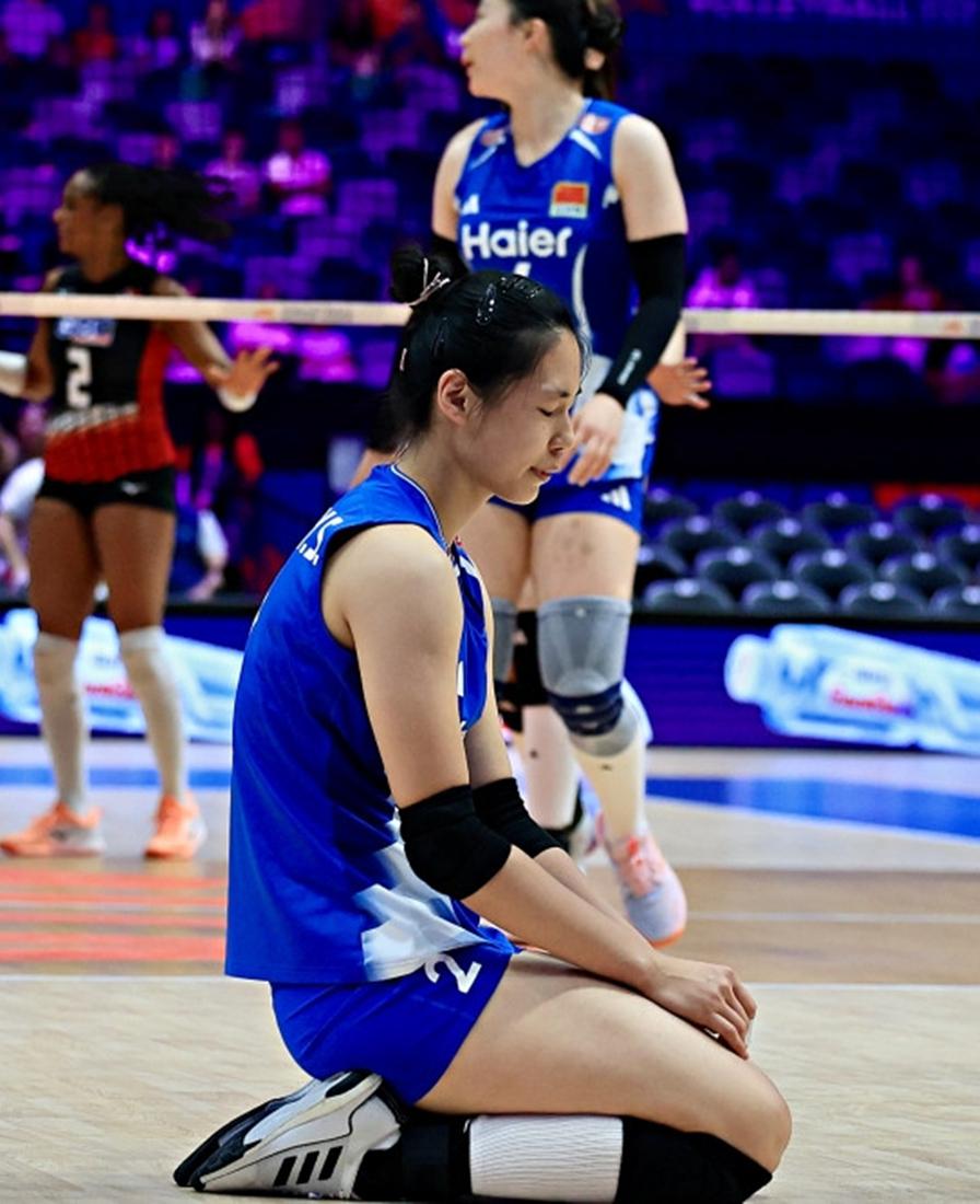 中国女排1-3爆冷不敌多米尼加，全场比赛拿到25分的庄宇珊，独力难撑，赛后也是露