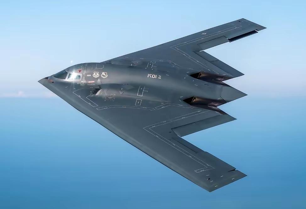 战略轰炸机有什么用?战略轰炸机的核心作用，简单说就是：远距离、大威力、可重复使