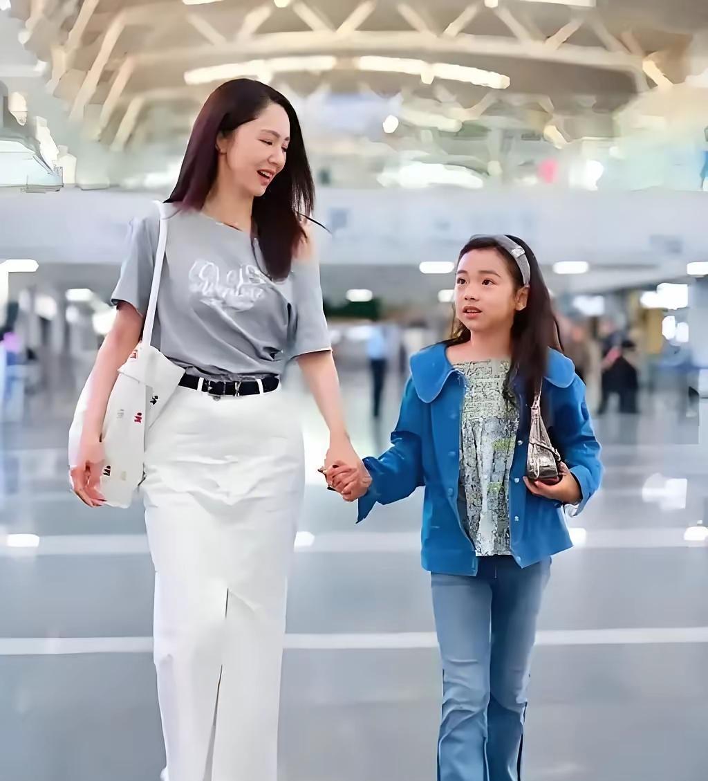 董璇与张维伊结婚，此事在互联网上激起了轩然大波，各种褒贬之词纷至沓来。我最钦佩