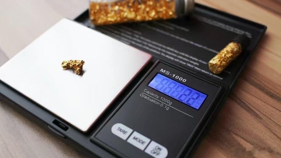 周二现货黄金重挫逾2%，跌破4322美元，创8月19日以来新低。技术破位是直接导