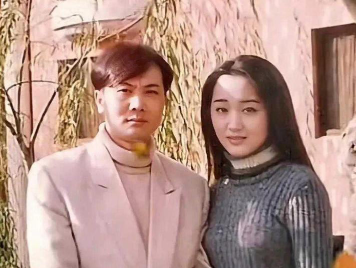 赖文峰真该低调！当年坑惨杨钰莹了他本来应该懂得低调。当年那段感情，杨