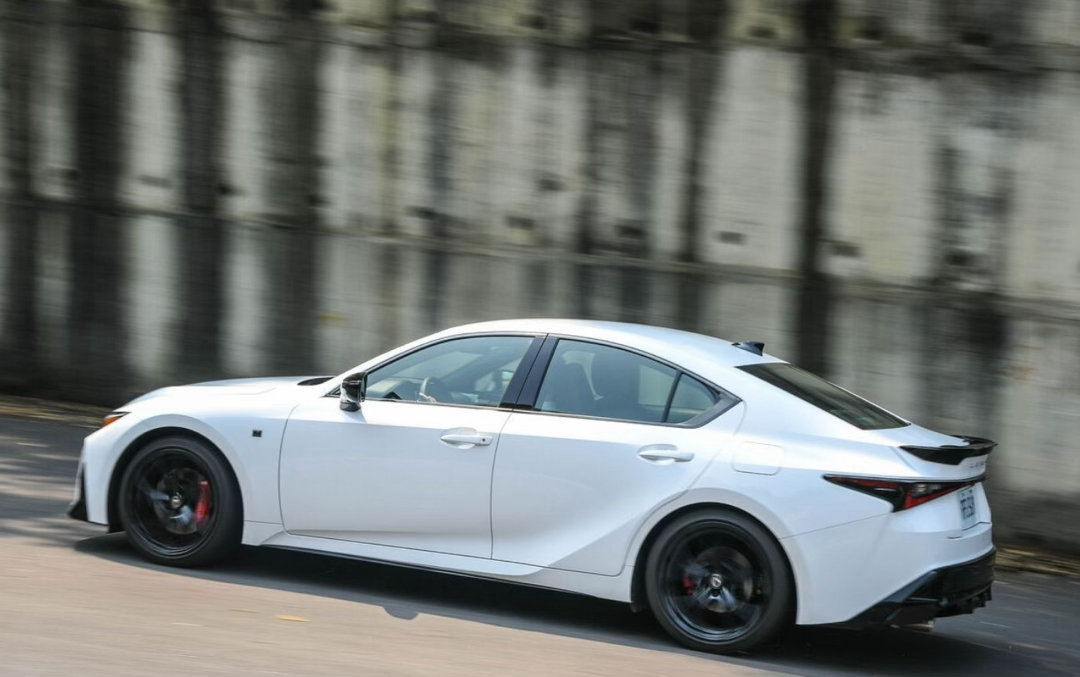 真实的雷克萨斯。