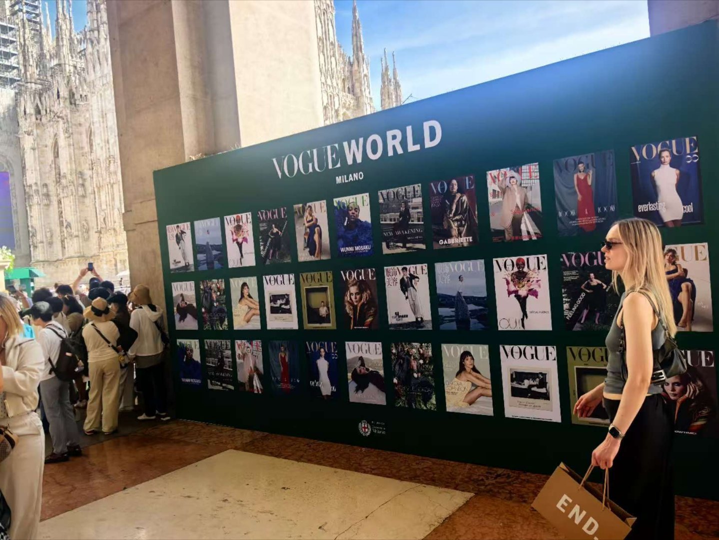 肖战意大利米兰VOGUEWorld墙惊喜揭幕，坐标米兰大教堂旁Vittori