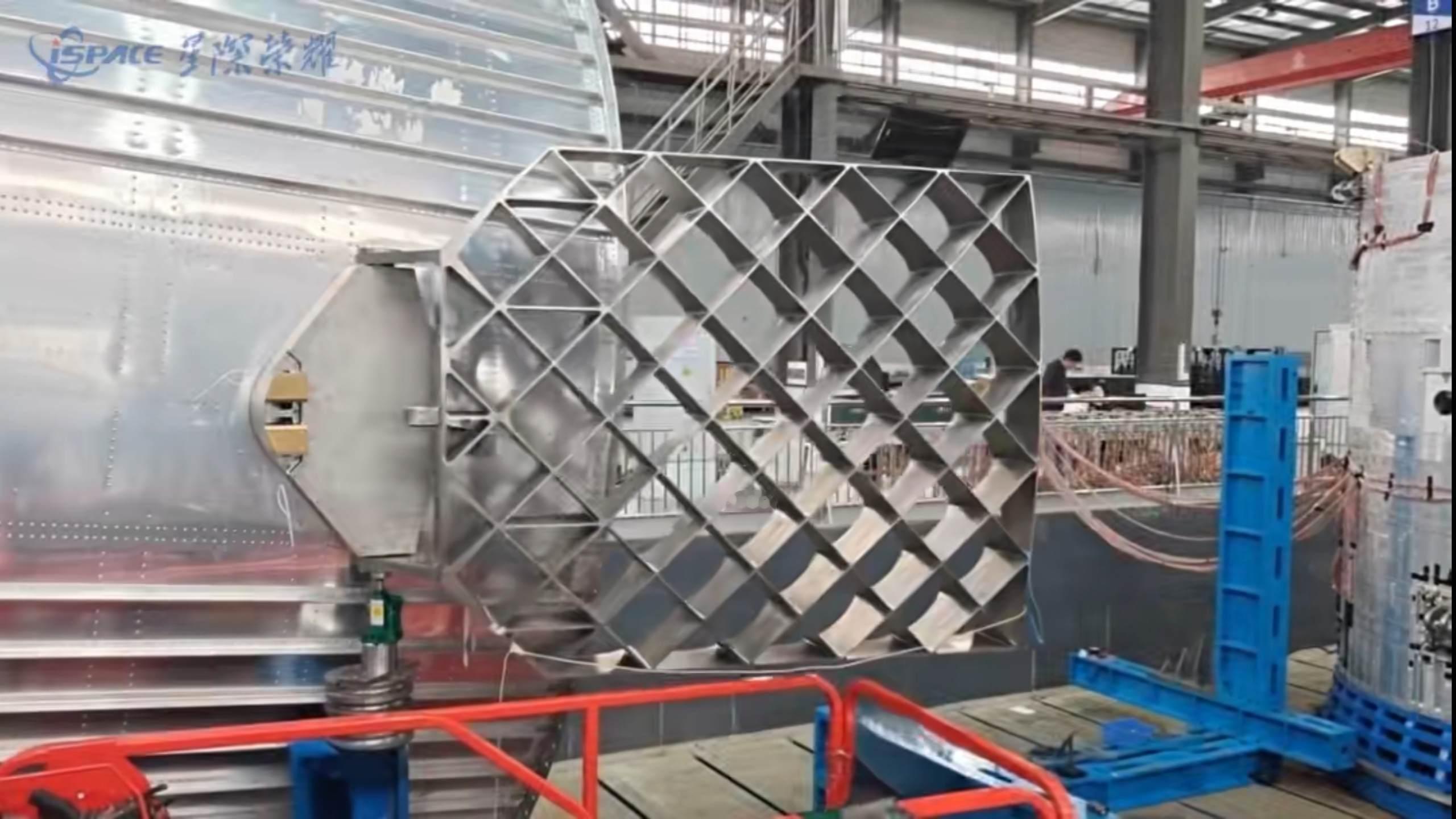 【星际荣耀SQX-3可重复使用运载火箭完成栅格舵系统试验】近日，星际荣耀SQX-