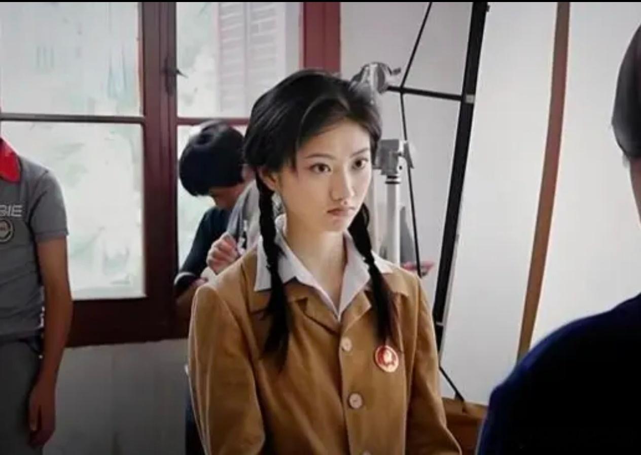 就这俩还想当大美女吗？​​​