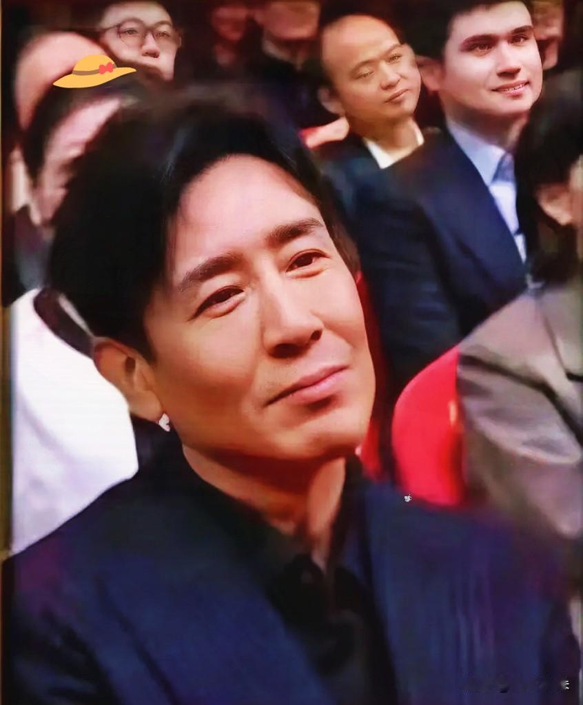 说实话，那天刷到于和伟落选的视频，我愣是盯着屏幕看了三遍。第一遍看表情，第二