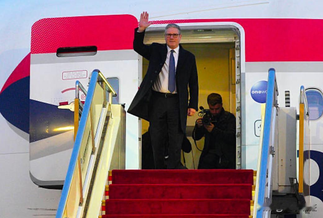 1月31日，斯塔默已飞往日本，在离开中国之前，他向中方发出一份罕见的“超前”邀请