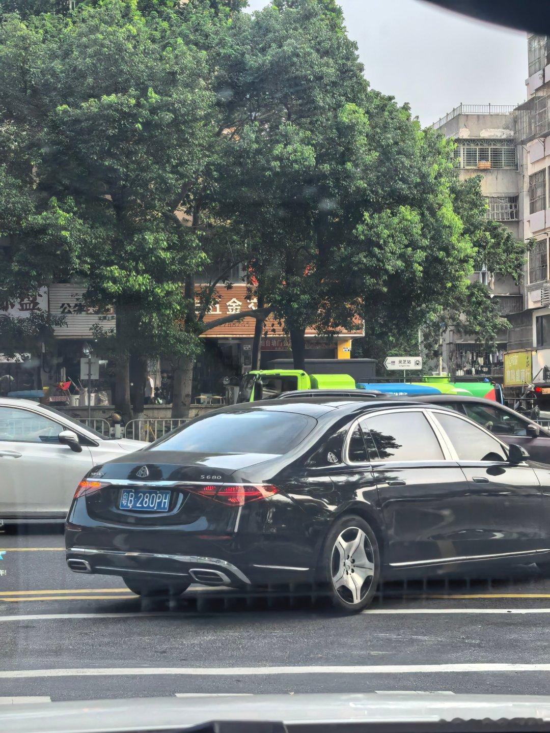 第一次路遇#迈巴赫s680#​