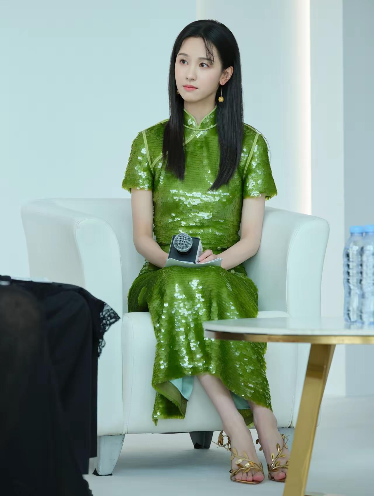 虽然嘟嘟[玫瑰]火起来了，而且jio也很好看[爱心]，但，你们也不用拍?