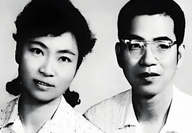 1977年，44岁陈景润在住院的时候，喜欢上了一位漂亮女军医。听了他的表白，女军